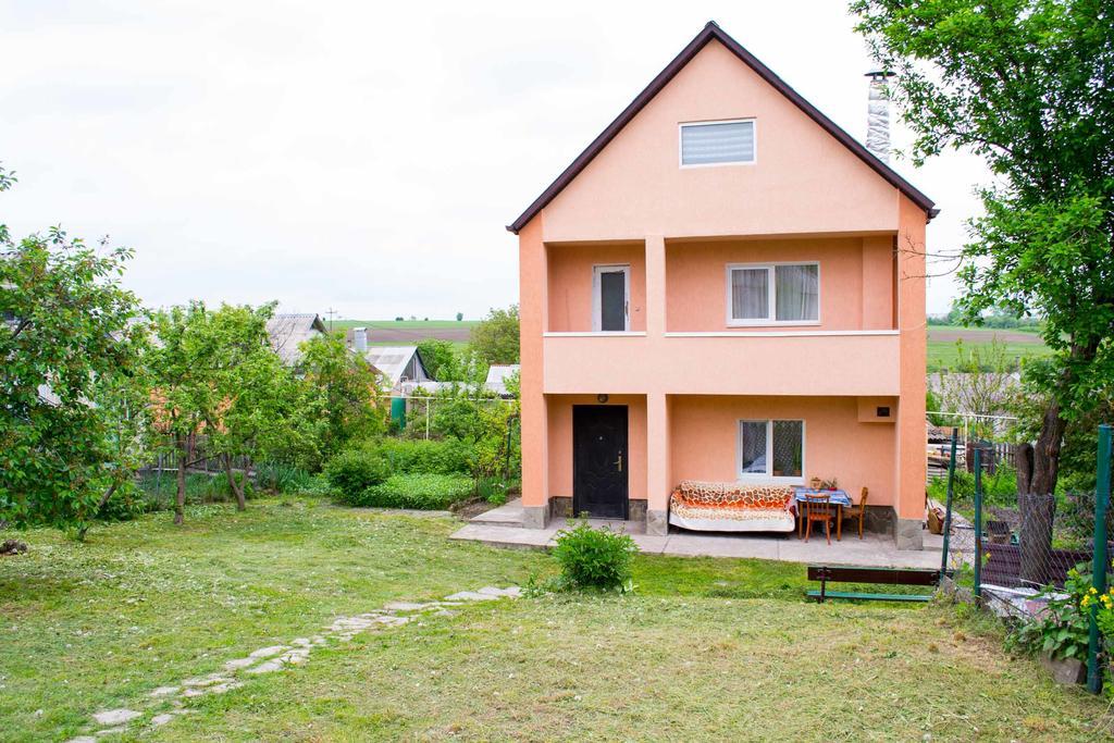 Guest House Cherepaha Kamjanez-Podilskyj Exterior foto